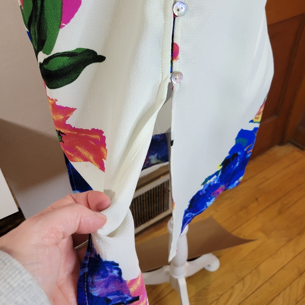 Womens Fig and Flower Long Sleeveless Button front Floral print top Size Medium - Picture 2 of 9